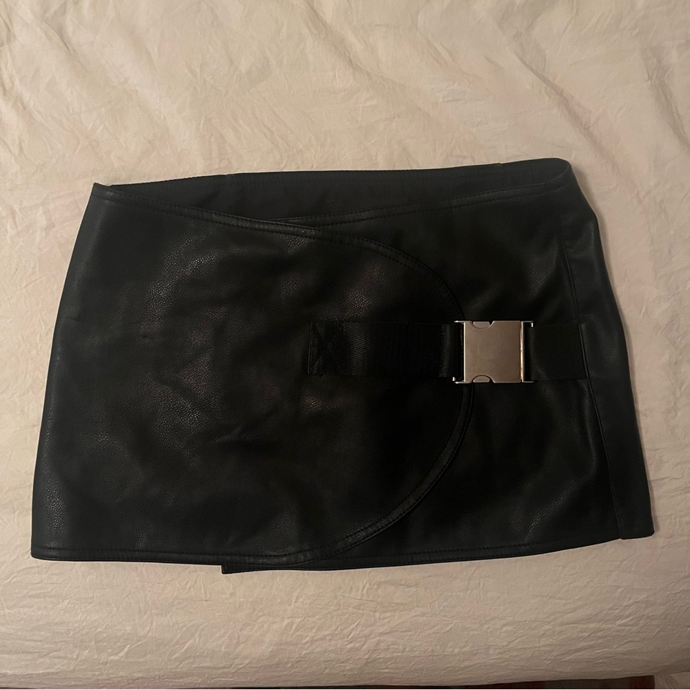 Poster girl leather buckle belt mini skirt
